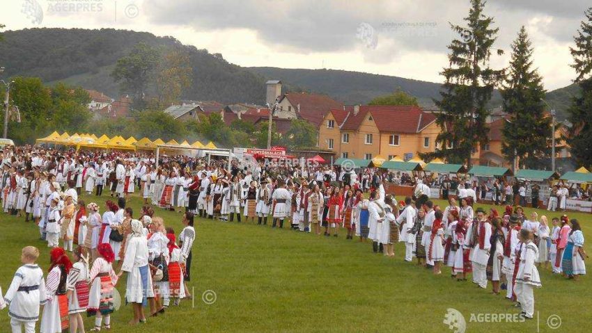 [FOTO] Ziua Naţională a Portului Tradiţional din România sărbătorită pe 9 Mai!