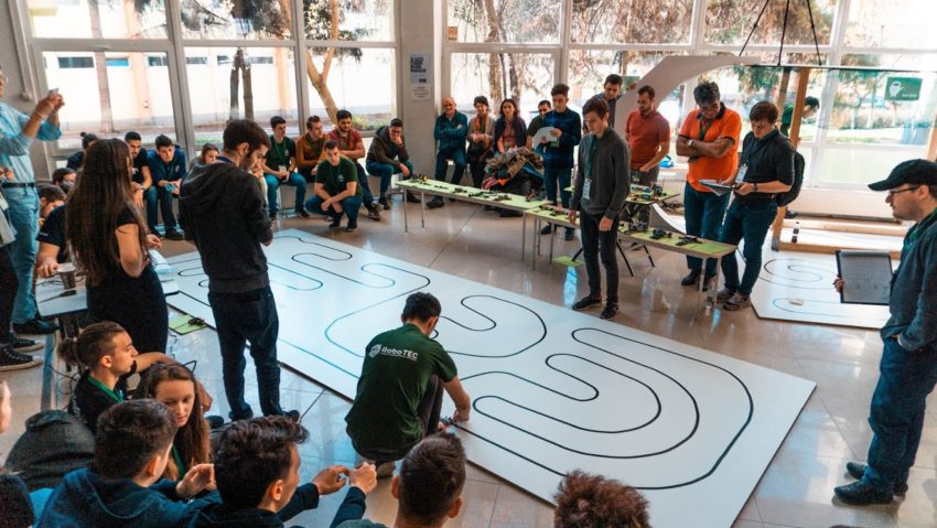 Elevii din Caraș-Severin pot participa la concursul RoboTEC