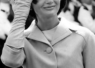 [FOTO] In memoriam: Jacqueline Kennedy Onassis-Povestea celei mai iubite Prime Doamne care spunea: „Vreau să-mi trăiesc viața, nu să o înregistrez”