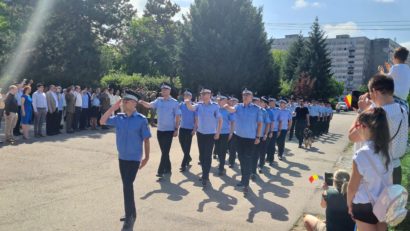 [AUDIO-FOTO] Sute de persoane au asistat la manifestările organizate în Parcul Tricolorului din Reşiţa, de Ziua Drapelului