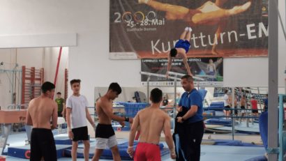 [VIDEO-AUDIO] Cei mai buni gimnaşti juniori ai României trag tare în centrul de la Reşiţa. Perfecţionarea e cuvântul de ordine