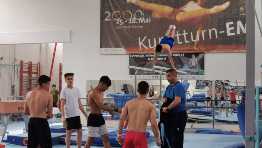 [VIDEO-AUDIO] Cei mai buni gimnaşti juniori ai României trag tare în centrul de la Reşiţa. Perfecţionarea e cuvântul de ordine