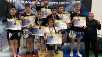 [FOTO-AUDIO] Sportivii de la CSM Reşiţa, de opt ori pe podium la Campionatul Naţional de Freestyle Kickboxing!