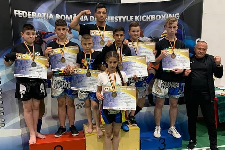 [FOTO-AUDIO] Sportivii de la CSM Reşiţa, de opt ori pe podium la Campionatul Naţional de Freestyle Kickboxing!