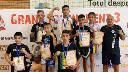 [FOTO-AUDIO] Kickboxerii reşiţeni, de şapte ori pe podium la “Grand Tournament 3” Satu Mare