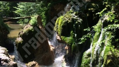 [AUDIO-FOTO-VIDEO] Micul comerţ de la Cascada Bigăr în pericol de faliment