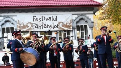 [FOTO] Festivalul fanfarelor la Muzeul Satului Bănăţean