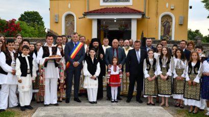 [FOTO-AUDIO] Episcopul Caransebeşului, în mijlocul credincioşilor din Berzovia