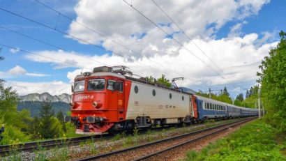 Circulaţia trenurilor pe ruta Strehaia – Tâmna, se desfăşoară cu dificultate din cauza arborilor căzuți pe calea ferată