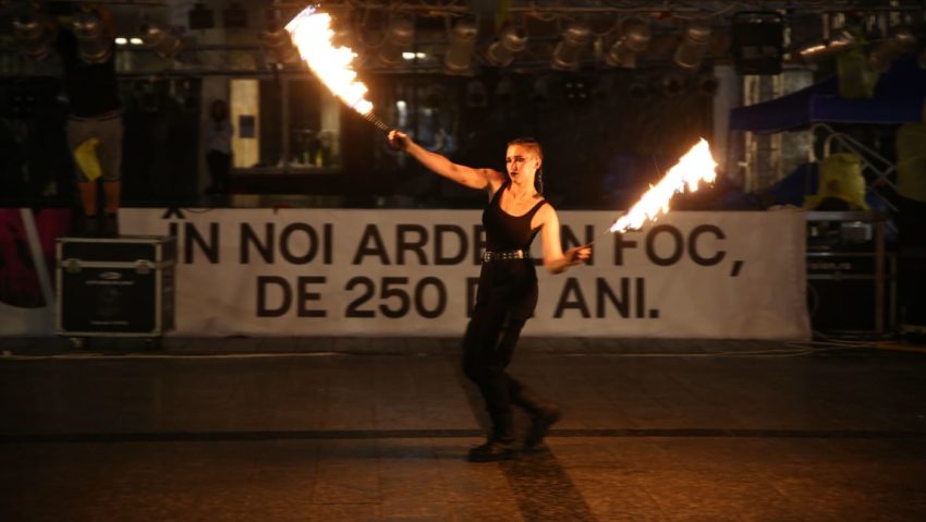 Festivalul Focului continuă în acest sfârşit de săptămână la Reşiţa. 2 zile de foc cu momente artistice de excepţie