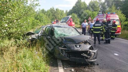 [FOTO]Accident rutier cu victime în apropiere de Soceni. Trei persoane au fost transportate la spital