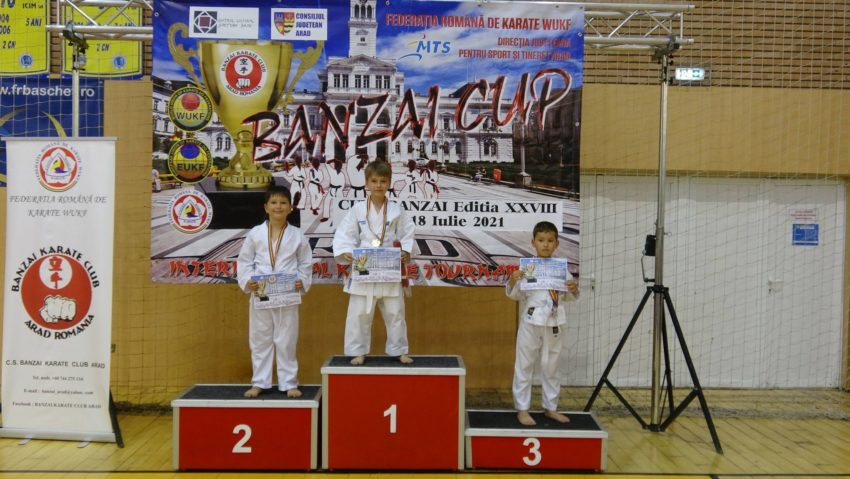 [FOTO-AUDIO] Tinerii karateka de la CSM Reşiţa, de 32 de ori pe podium la Cupa Banzai!