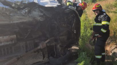 [FOTO] Încă un accident în Caraş-Severin. Trei persoane au ajuns la spital