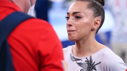 Lacrimi de campioană. Larisa Iordache a abandonat finala de la bârnă