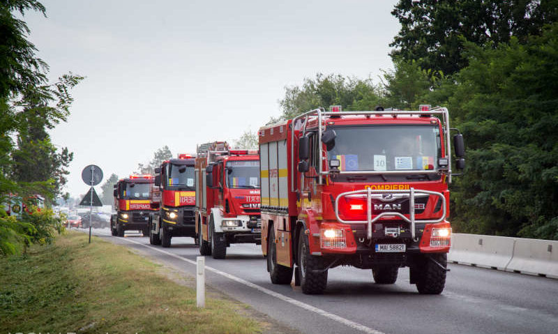 Pompierii români care urmează să ajute la stingerea incendiilor din Grecia au ajuns la Atena