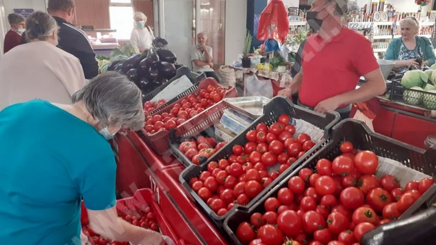 [AUDIO-FOTO] Legume mai scumpe în piețe în această toamnă. Comparativ cu anul trecut, gospodinele nu se grăbesc să cumpere pentru murături