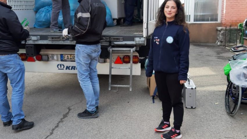 [AUDIO-VIDEO] Un tir plin cu mobilier şi echipamente medicale din Germania a ajuns la Spitalul Judeţean de Urgenţă Reşiţa