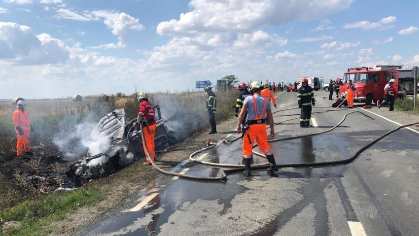 [FOTO] Accident rutier grav. Implicaţi un motociclist şi doi conducători auto