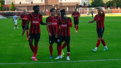 [FOTO-AUDIO] CSM Reşiţa, cinci din cinci! Mediop face hattrick-ul contra oltenilor de la Viitorul Pandurii II