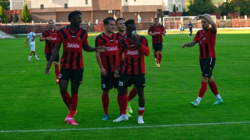 [FOTO-AUDIO] CSM Reşiţa, cinci din cinci! Mediop face hattrick-ul contra oltenilor de la Viitorul Pandurii II