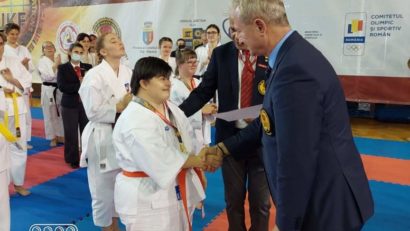 [AUDIO-FOTO] 3 medalii pentru karateka reșițeni la Campionatul Mondial de karate WUKF. Daniela Doban a obținut aurul la categoria sportivilor cu dizabilități