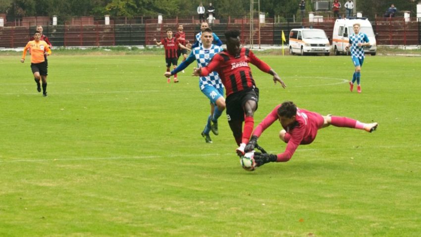 [FOTO-AUDIO] CSM Reşiţa – Voinţa Lupac, meci încrâncenat în Valea Domanului! Mediop, gol de trei puncte în prelungiri