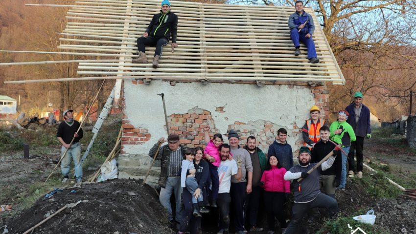 [FOTO] Moara Ponorenilor din Feneş, repusă în circuit de voluntarii „Acasă în Banat” şi deschisă vizitatorilor