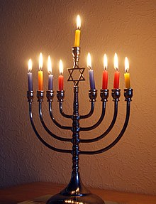 Evreii celebrează Hanukkah – sărbătoarea victoriei luminii