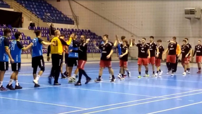 [VIDEO-AUDIO] Ce frumos e handbalul! CSM Reșița a făcut instrucție cu liderul din Oradea