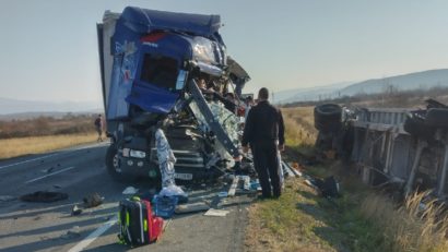 [FOTO] Accident mortal pe DN 6. Europeanul este prea mic pentru tirurile străine!