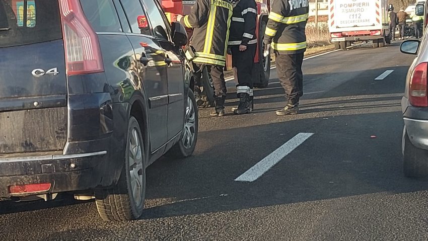 Trei autoturisme implicate într-un accident în localitatea Iaz