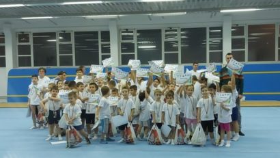 [FOTO-AUDIO] Speranţele gimnasticii reşiţene au făcut spectacol la Memorialul “Sandu Checicheş”