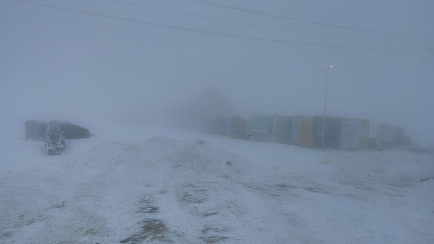 [FOTO-VIDEO]Se circulă în condiţii de iarnă în zona montană a judeţului Caraş-Severin