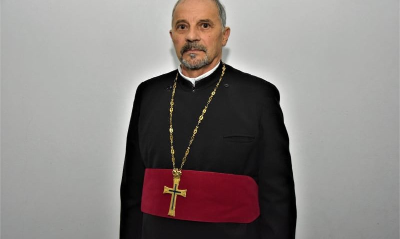 În Banat, omul sfinţeşte locul: De vorbă cu cel mai longeviv slujitor al Sfintelor altare din Episcopia Caransebeşului