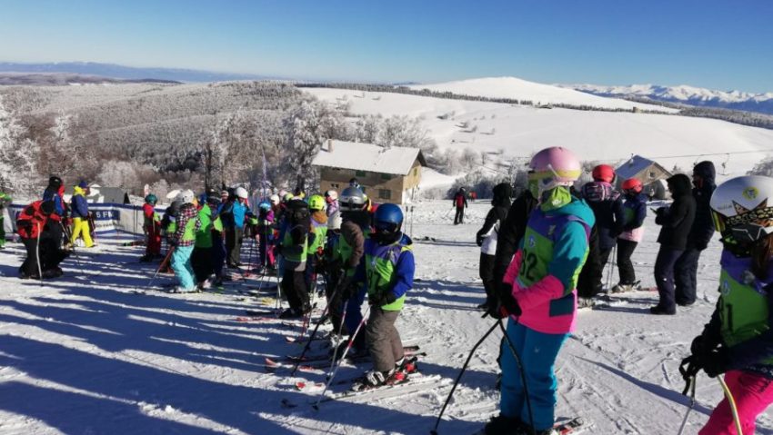 [FOTO-VIDEO] Competiţie la înălţime! Pe Semenic s-a dat startul Cupei Prietenii Munţilor