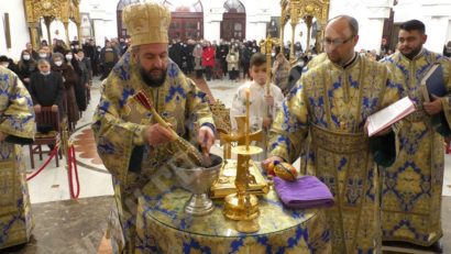 [AUDIO-FOTO] Preasfințitul Părinte Lucian, Episcopul Caransebeșului a binecuvântat Aghiasma Mare la Catedrala Episcopală