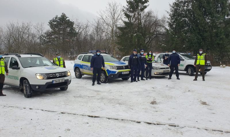 [FOTO] Garda Forestieră Timişoara combate ilegalităţile silvice din Caraş-Severin