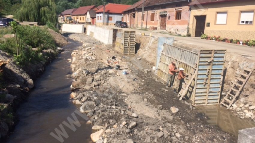 [AUDIO] Gură de oxigen pentru primăriile cărăşene