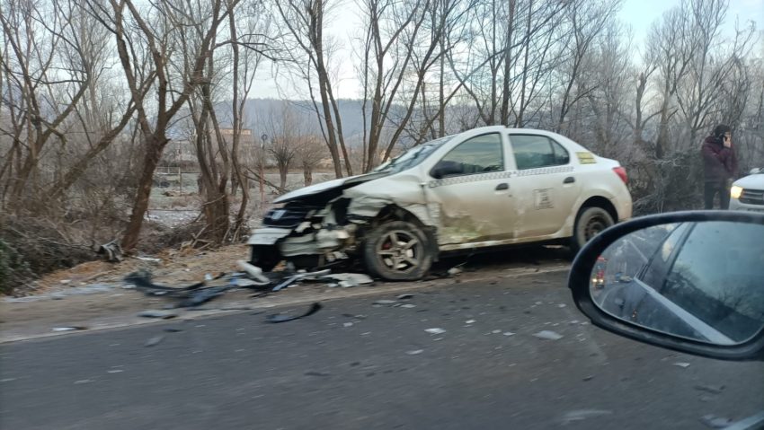 Patru persoane au fost rănite într-un accident, la Reşiţa