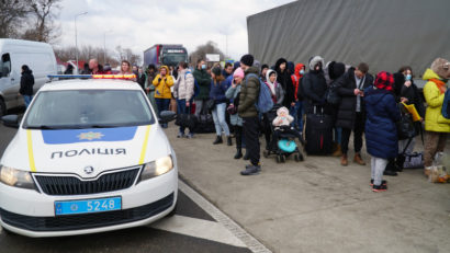 MAI va putea rechema în activitate cadre militare sau poliţişti, pentru a gestiona fluxul de refugiaţi