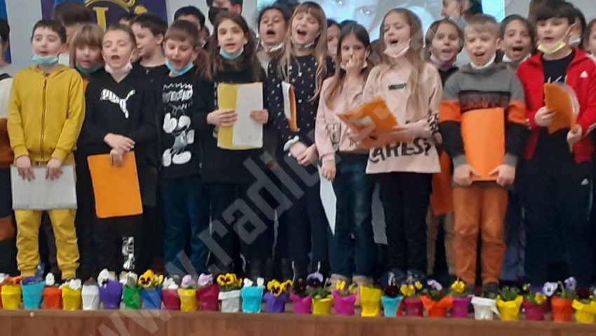 [AUDIO-FOTO] Chipul mamei prin ochi de copil la Colegiul Naţional „Diaconovici-Tietz” din Reşiţa