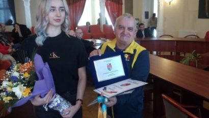 Caransebeşul îşi onorează campionii – Georgiana Copăceanu e cel mai nou cetăţean de onoare al municipiului