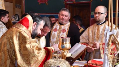 [AUDIO] Rugăciunea – simbol central în parohiile Episcopiei Caransebeşului