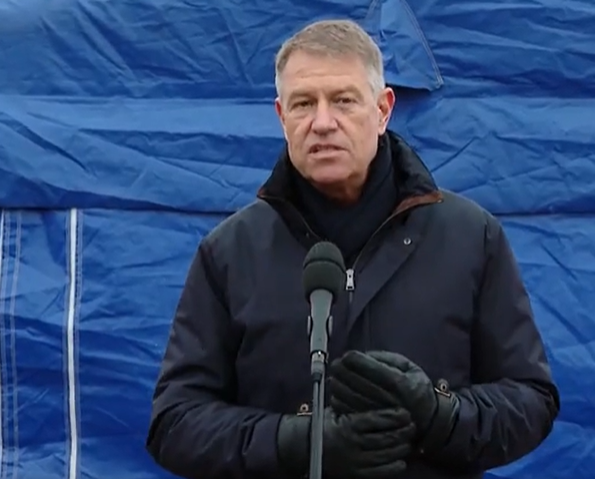 [VIDEO] Președintele Iohannis la tabăra mobilă pentru refugiaţi de la Siret