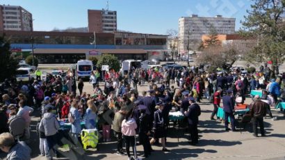 [FOTO-AUDIO] Ziua Poliţiei Române a fost sărbătorită de polițiștii cărășeni în mijlocul comunităţii