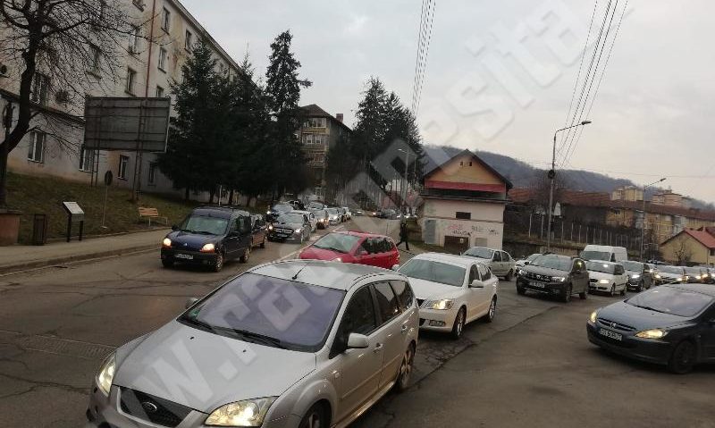 [FOTO-AUDIO] Trafic blocat în jurul școlilor