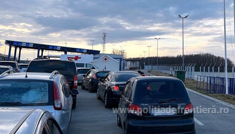 Traficul la ieşirea din ţară s-a dublat la Nădlac II şi se aşteaptă cel puţin două ore