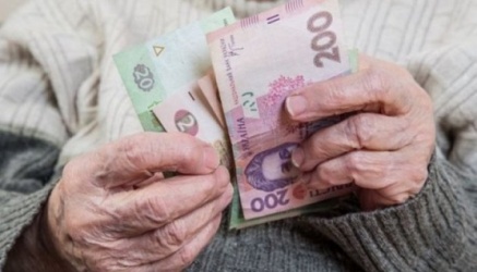 Comisia Europeană propune ca refugiaţii ucraineni să îşi poată converti hrivnele în euro