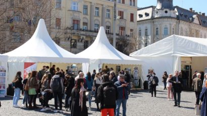 Târgul de Carte Gaudeamus Radio România s-a deschis în Piaţa Unirii din Cluj-Napoca