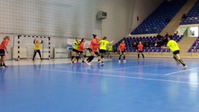 [AUDIO] Handbal feminin: CSU Cluj-Napoca, prea tare pentru Universitatea Reşiţa